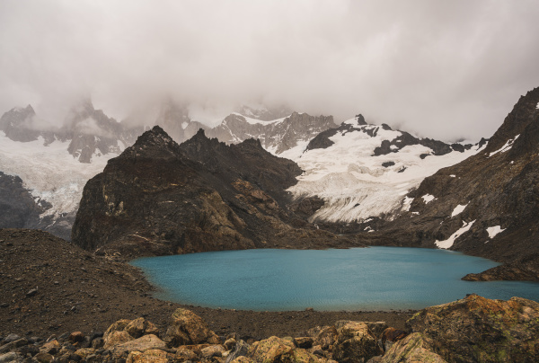 argentyna male alpejskie jezioro w patagonii